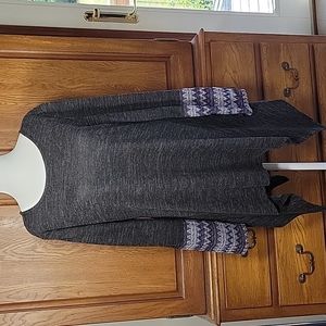 Indigo Soul Crochet Lined Sleeves, Gray Top, Size Medium
